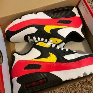 Nike Air Max 90 Shoes